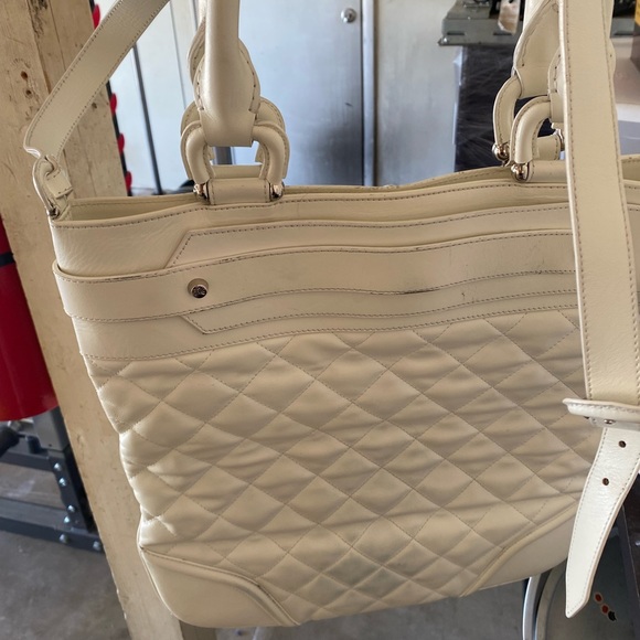 COPY - Gently used big crossbody - Picture 3 of 4